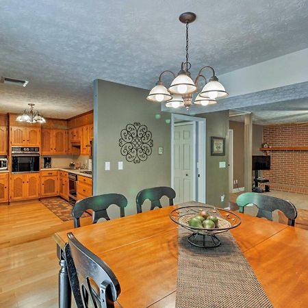 Spacious Georgia Getaway With Dock On Lake Lanier! Gainesville Bagian luar foto