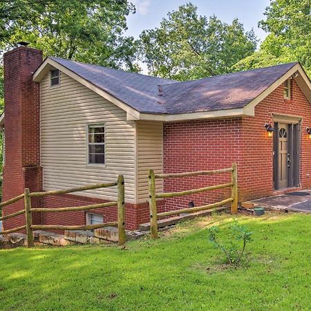 Spacious Georgia Getaway With Dock On Lake Lanier! Gainesville Bagian luar foto