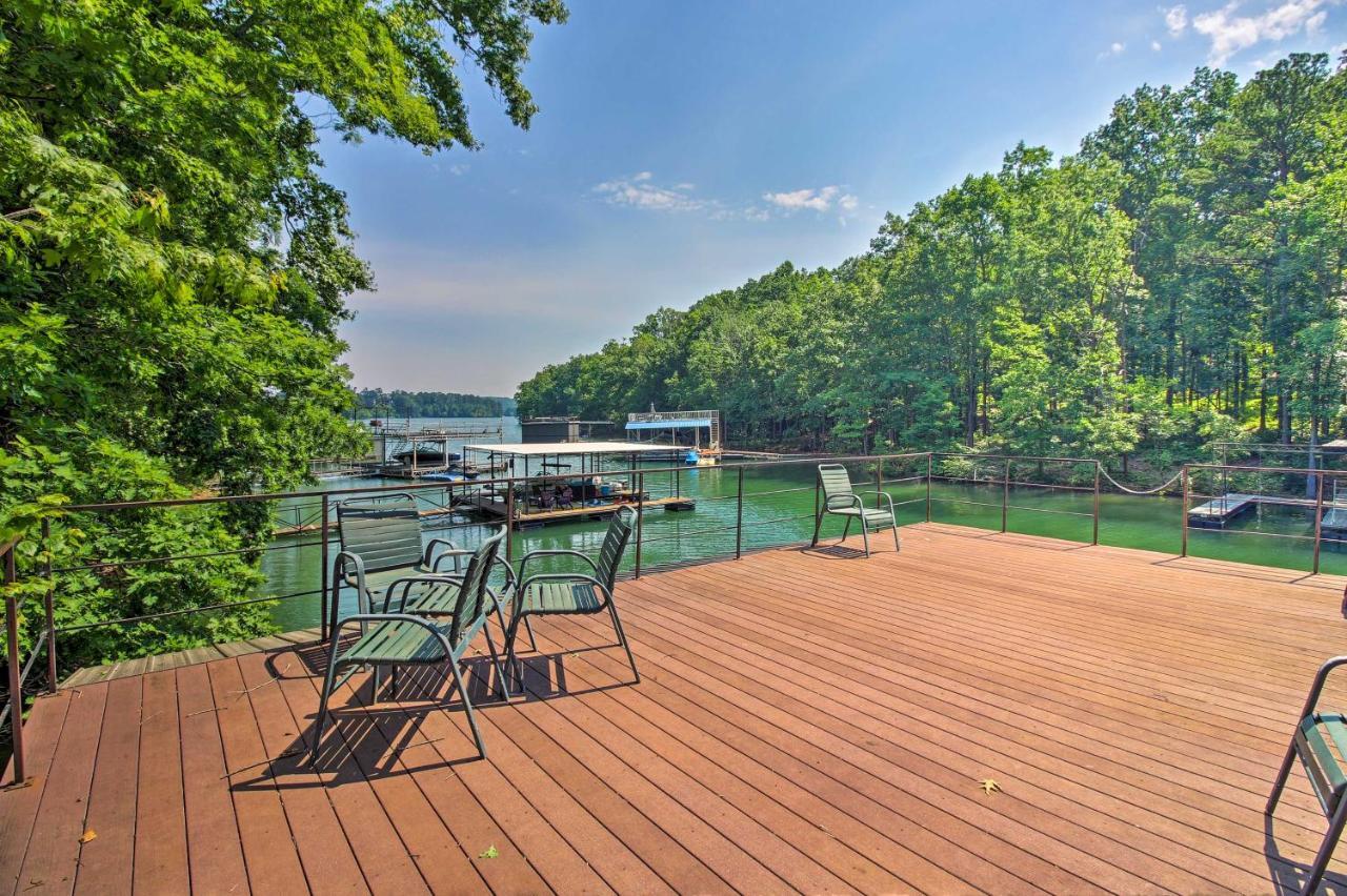 Spacious Georgia Getaway With Dock On Lake Lanier! Gainesville Bagian luar foto