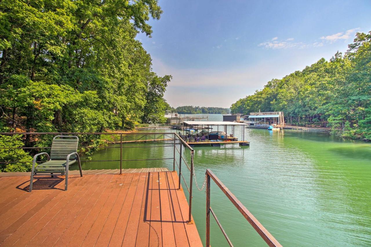 Spacious Georgia Getaway With Dock On Lake Lanier! Gainesville Bagian luar foto